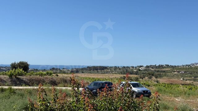 ZWEI GRUNDSTÜCKE MIT SEELE UND UNENDLICHER AUSSICHT - 20.000 m², aufgeteilt in zwei Grundstücke von je 10.000 m²