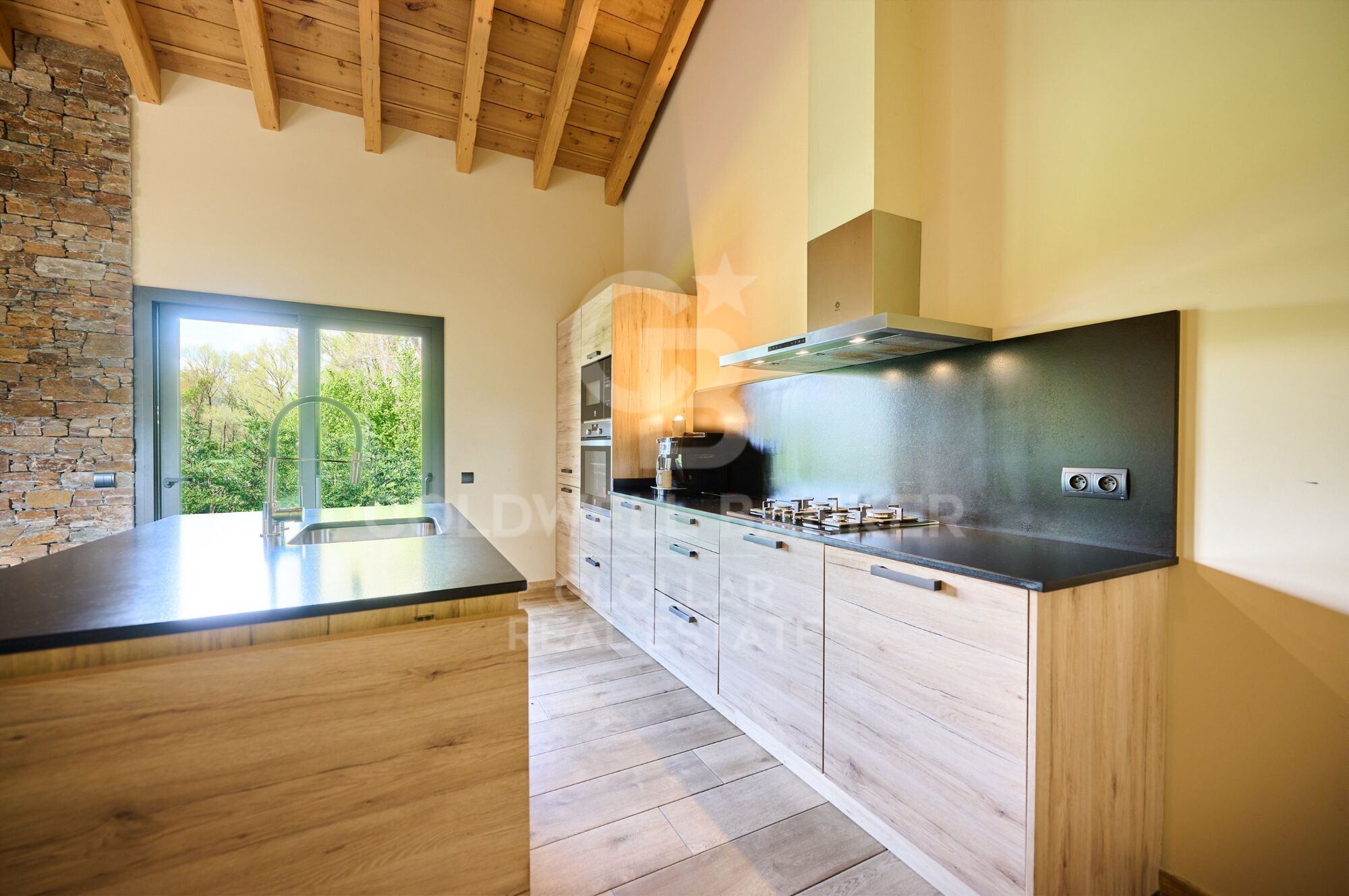 House 3 Bedrooms Sale Bourg-Madame