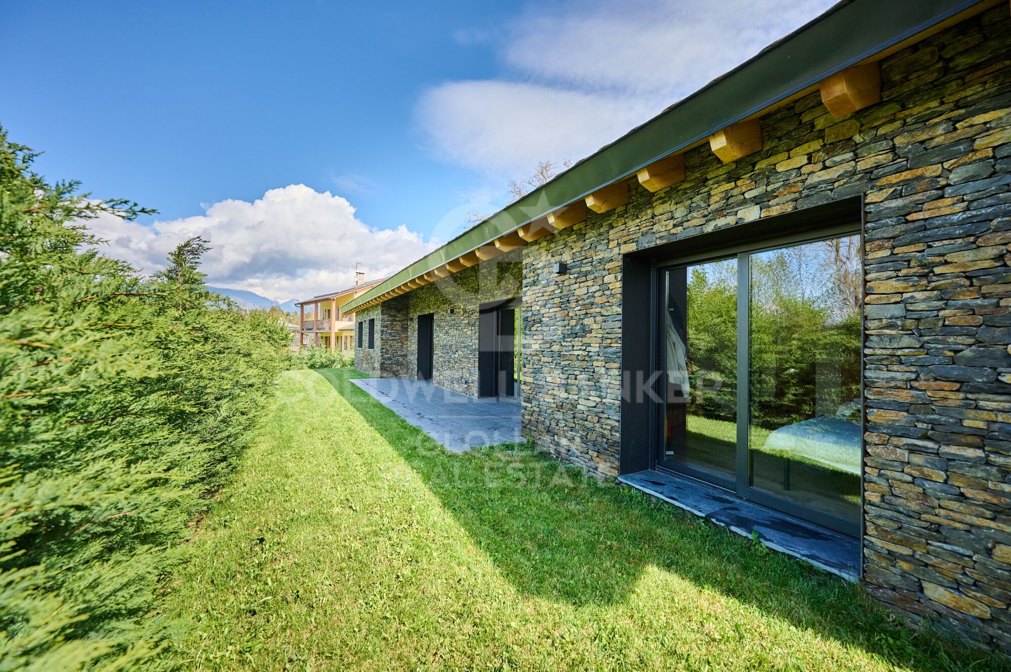 Casa independiente en una planta con jardín en Bourg-Madame