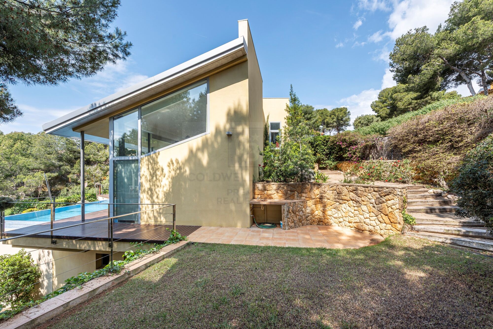 Contemporary villa with panoramic sea views in Tarragona