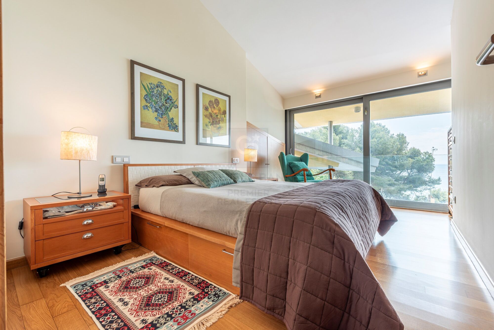 Contemporary villa with panoramic sea views in Tarragona