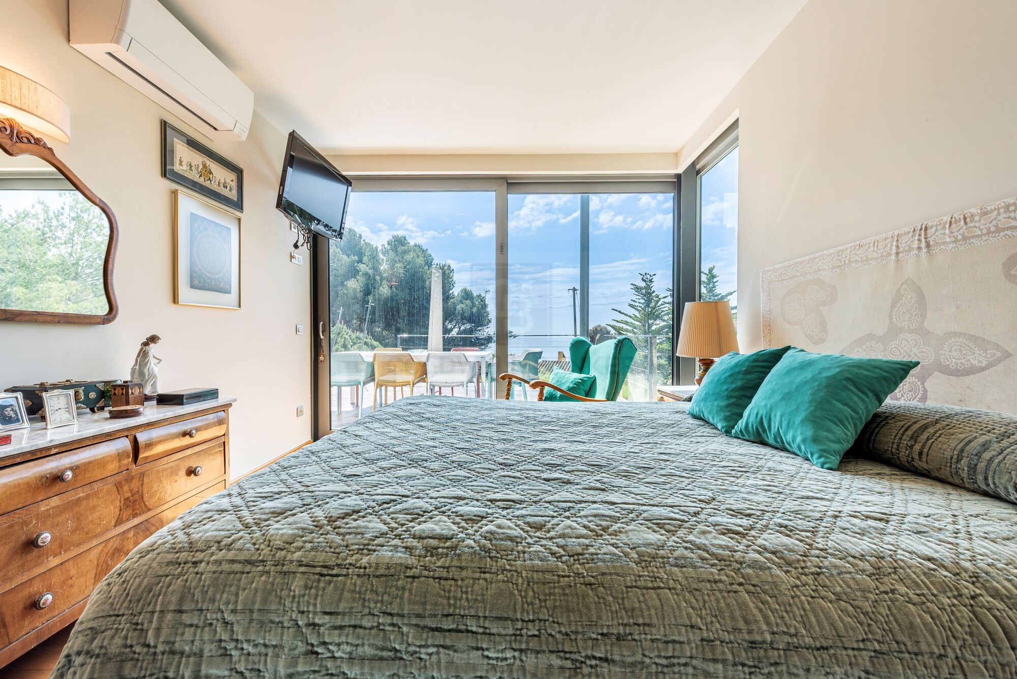 Contemporary villa with panoramic sea views in Tarragona