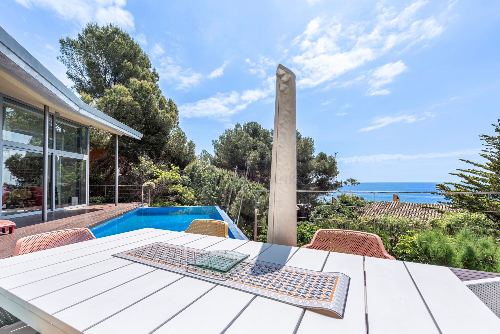 Contemporary villa with panoramic sea views in Tarragona