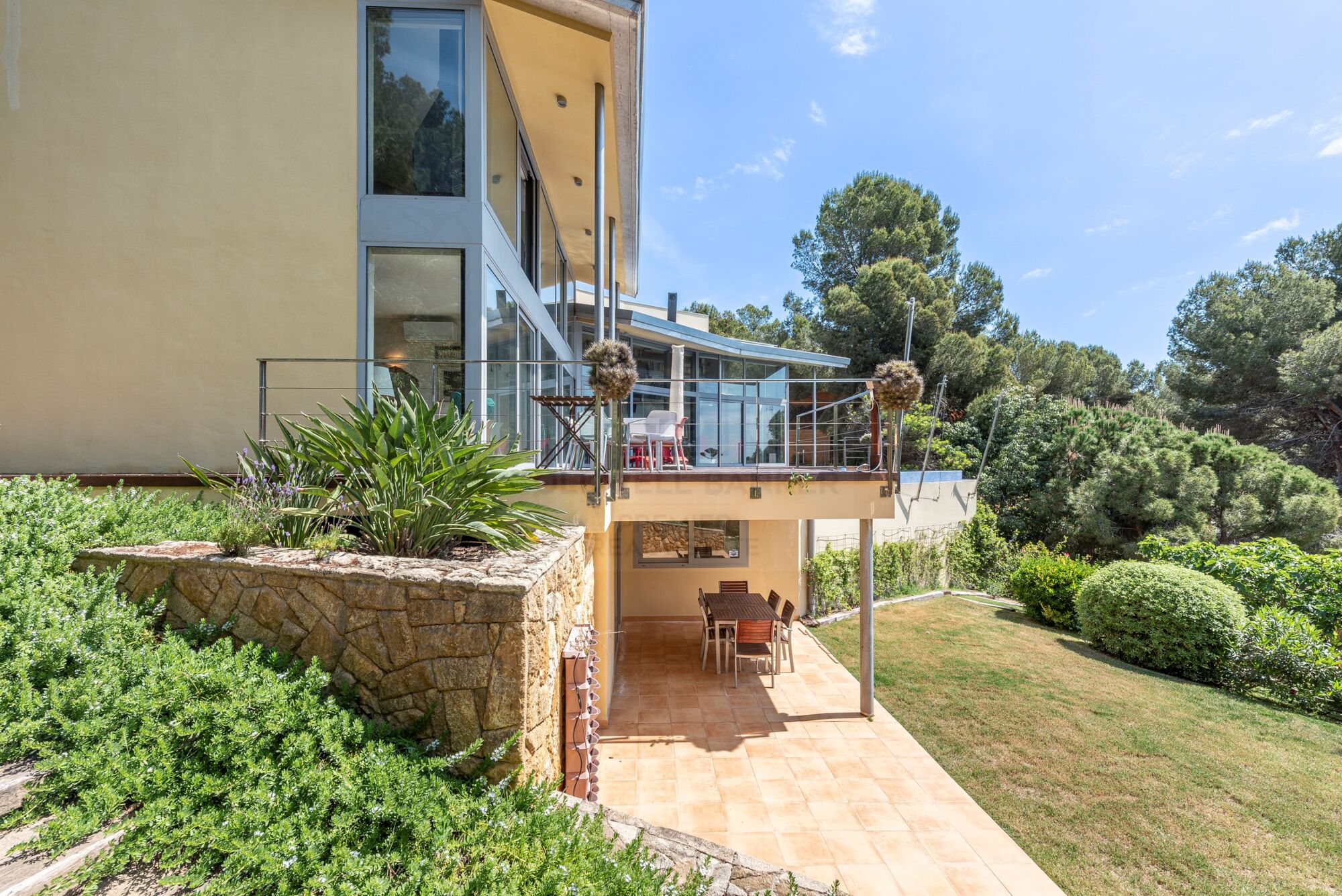 Villa contemporánea con vistas panorámicas al mar en Tarragona