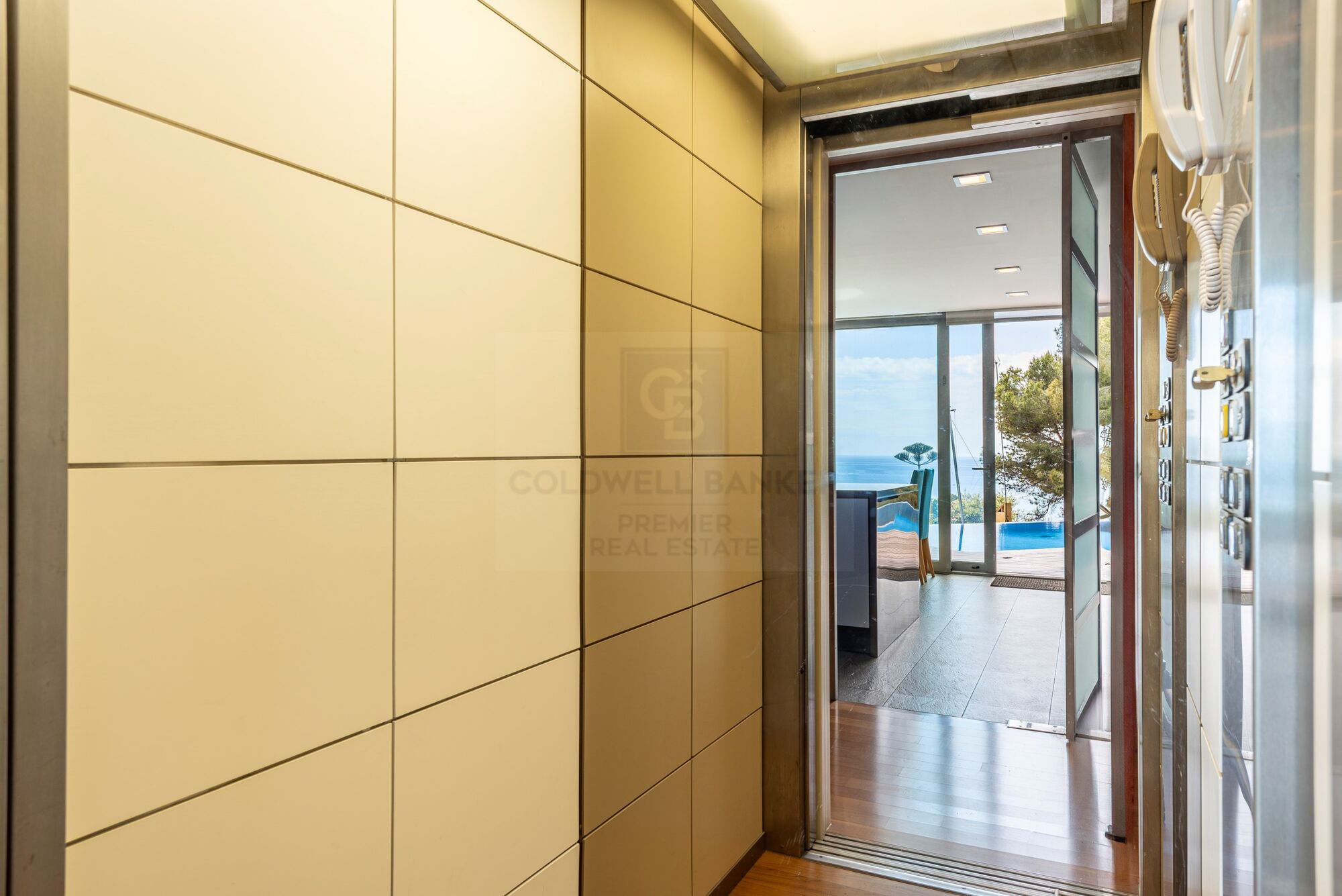 Villa contemporánea con vistas panorámicas al mar en Tarragona