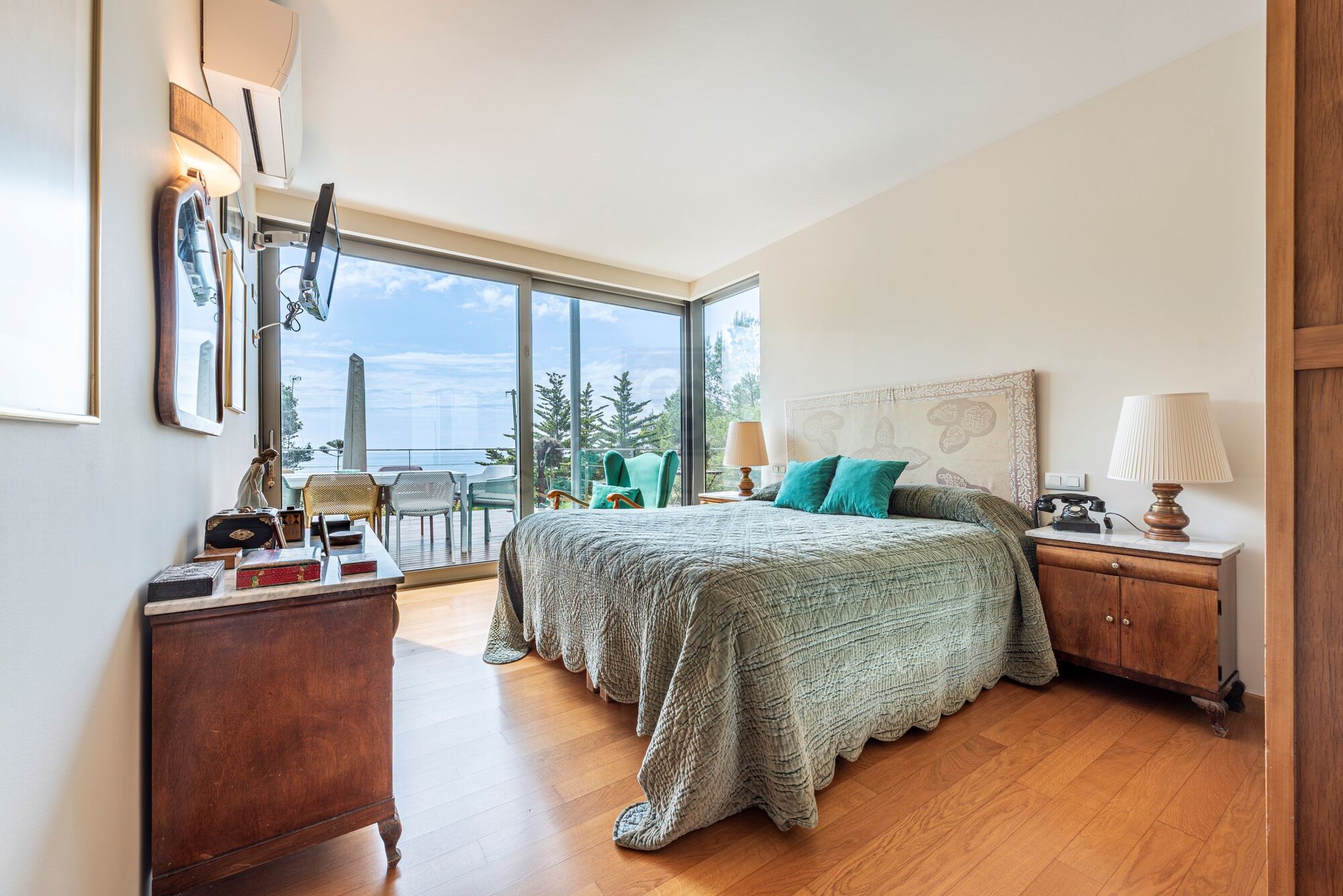 Villa contemporánea con vistas panorámicas al mar en Tarragona