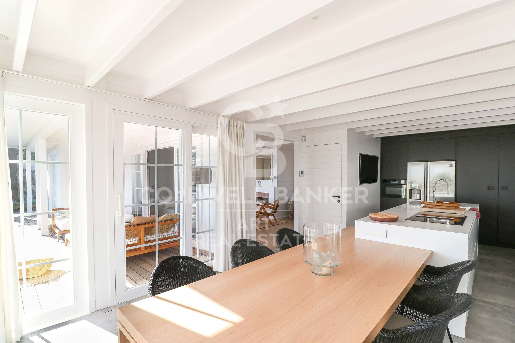 Elegant one-of-a-kind villa with sea views in La Alquería, Benahavís