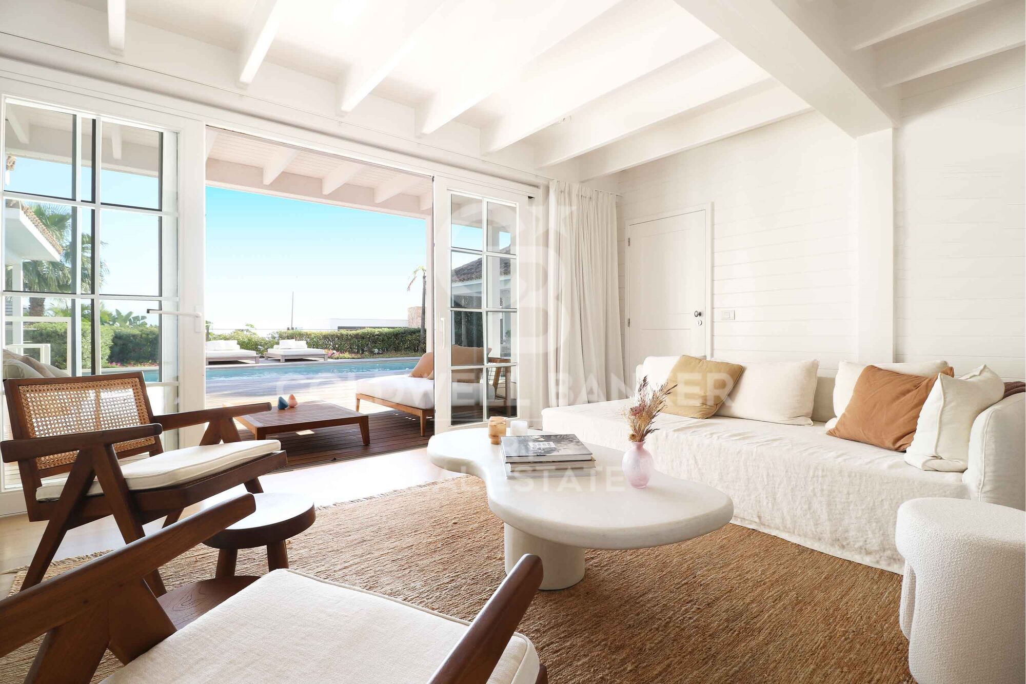 Elegant one-of-a-kind villa with sea views in La Alquería, Benahavís