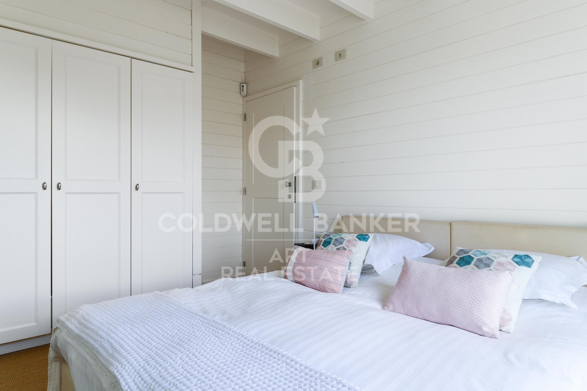 Elegant one-of-a-kind villa with sea views in La Alquería, Benahavís