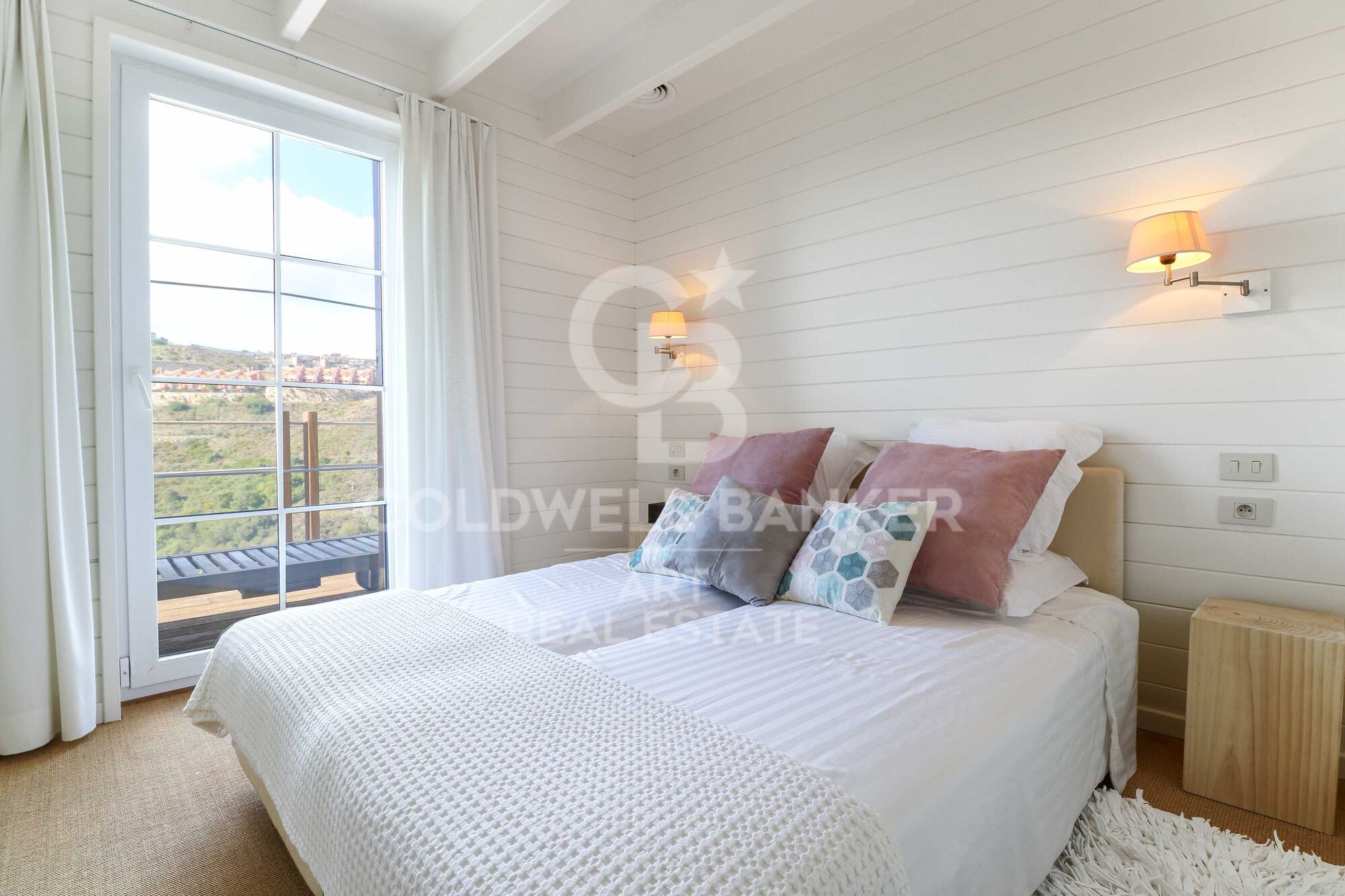 Elegant one-of-a-kind villa with sea views in La Alquería, Benahavís