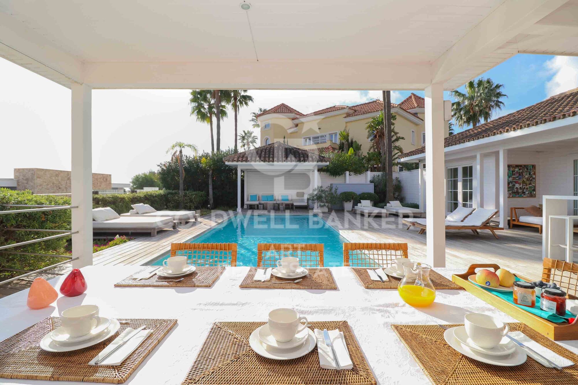 Elegante, einzigartige Villa mit Meerblick in La Alquería, Benahavís