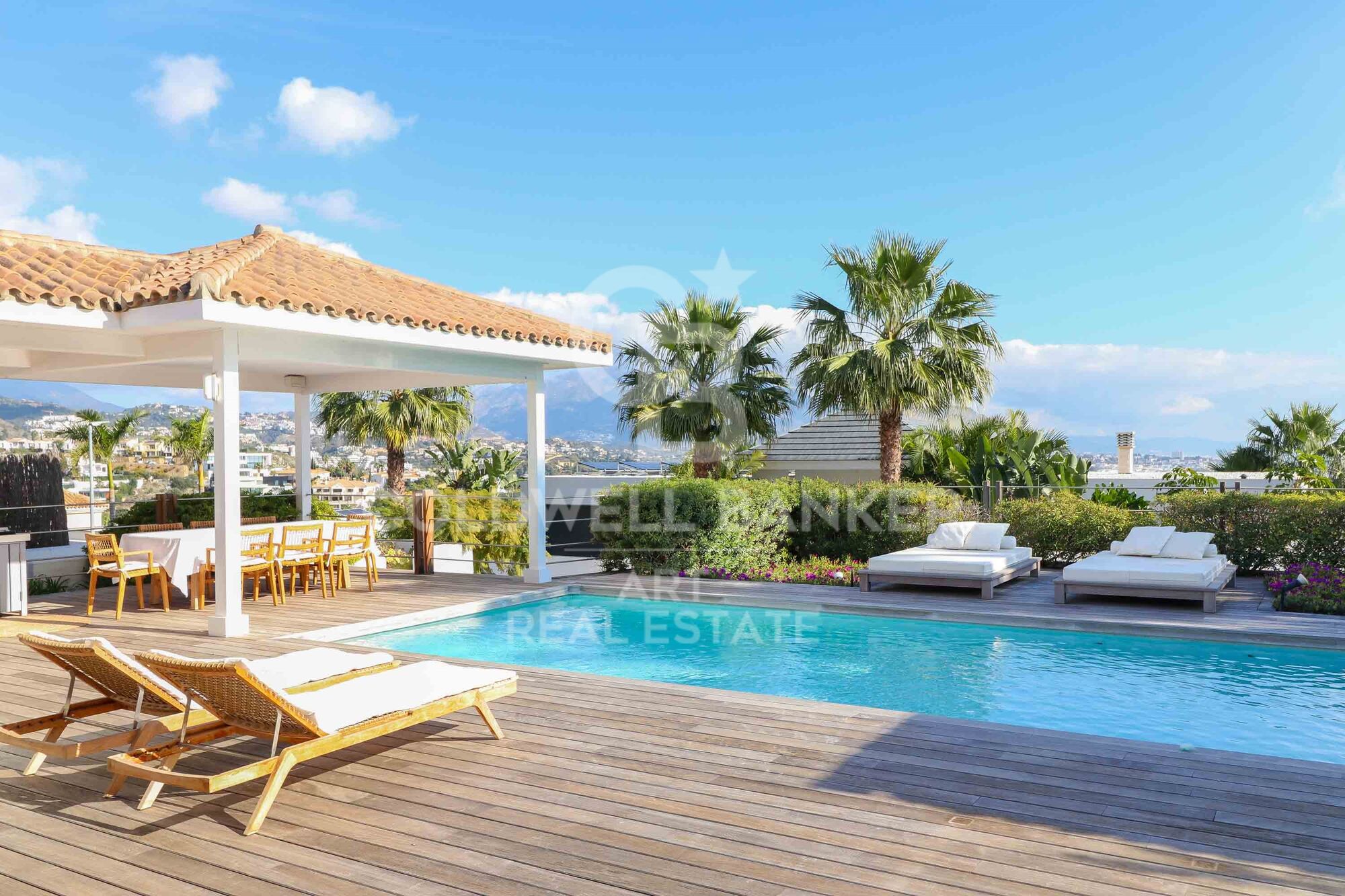 Elegante, einzigartige Villa mit Meerblick in La Alquería, Benahavís