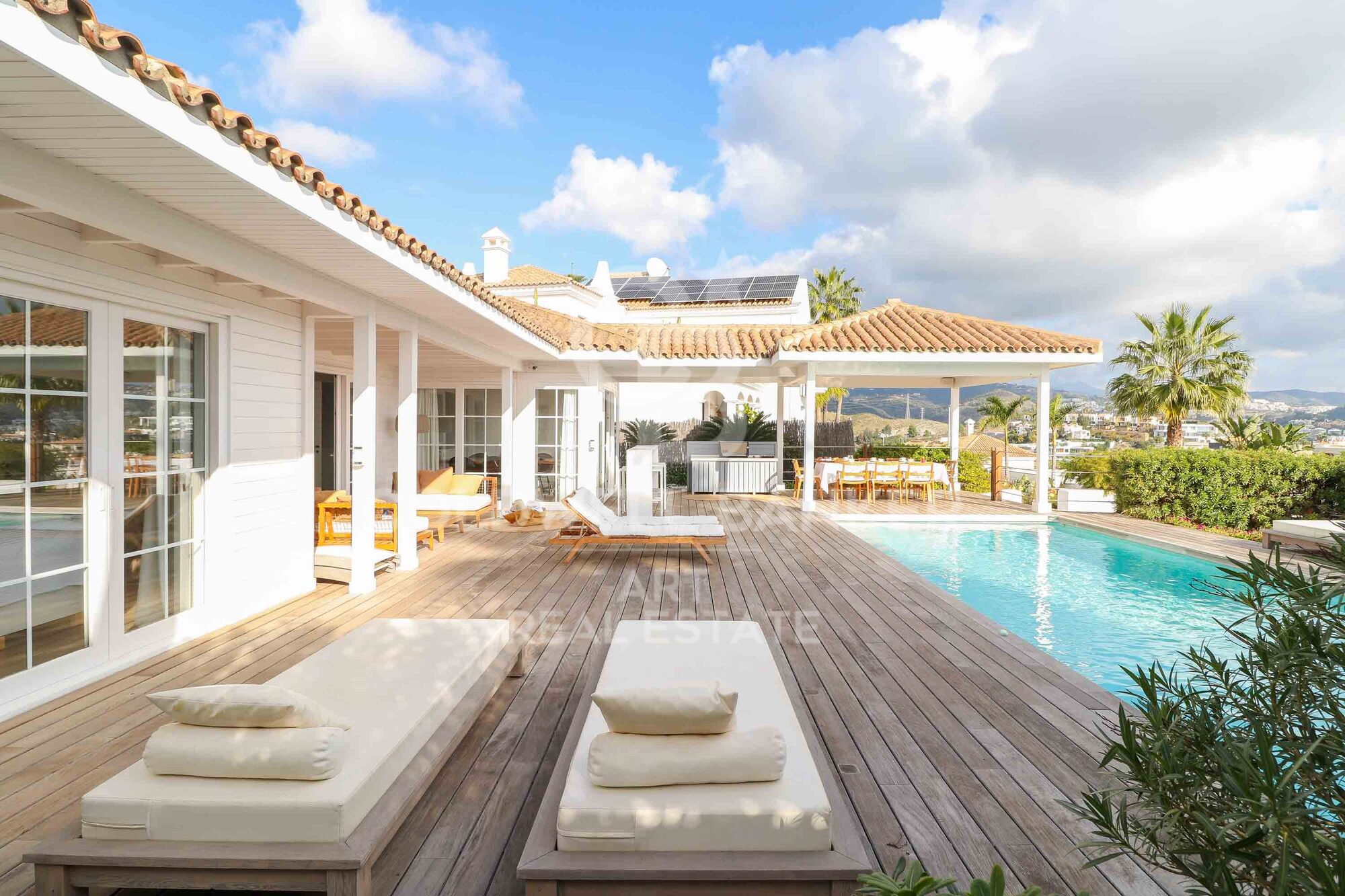 Élégante villa unique en son genre avec vue sur la mer à La Alquería, Benahavís
