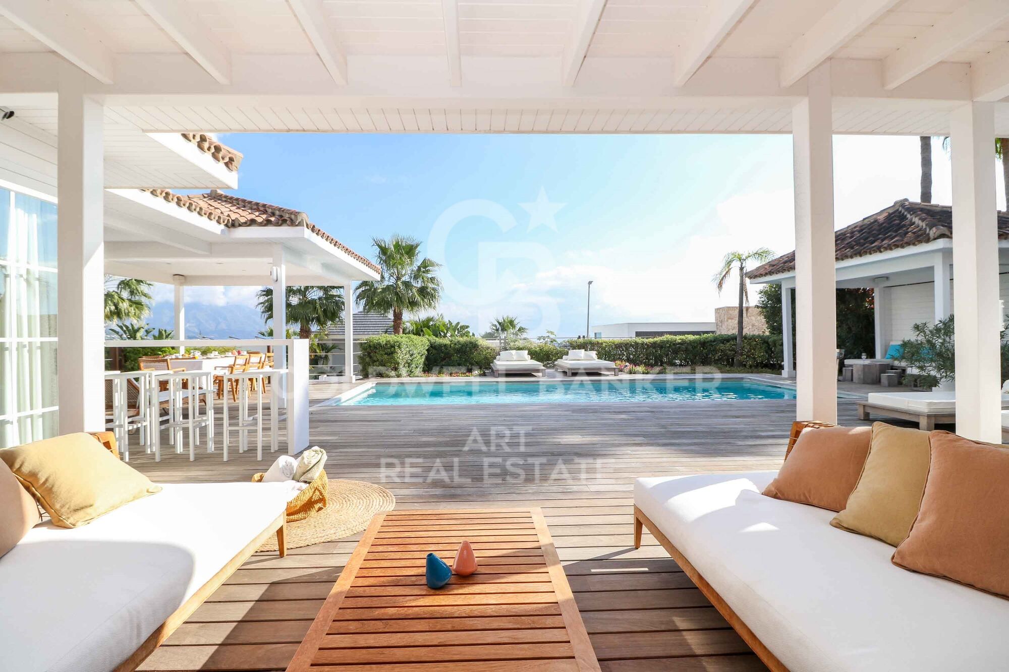Elegante villa única con vistas al mar en La Alquería, Benahavís