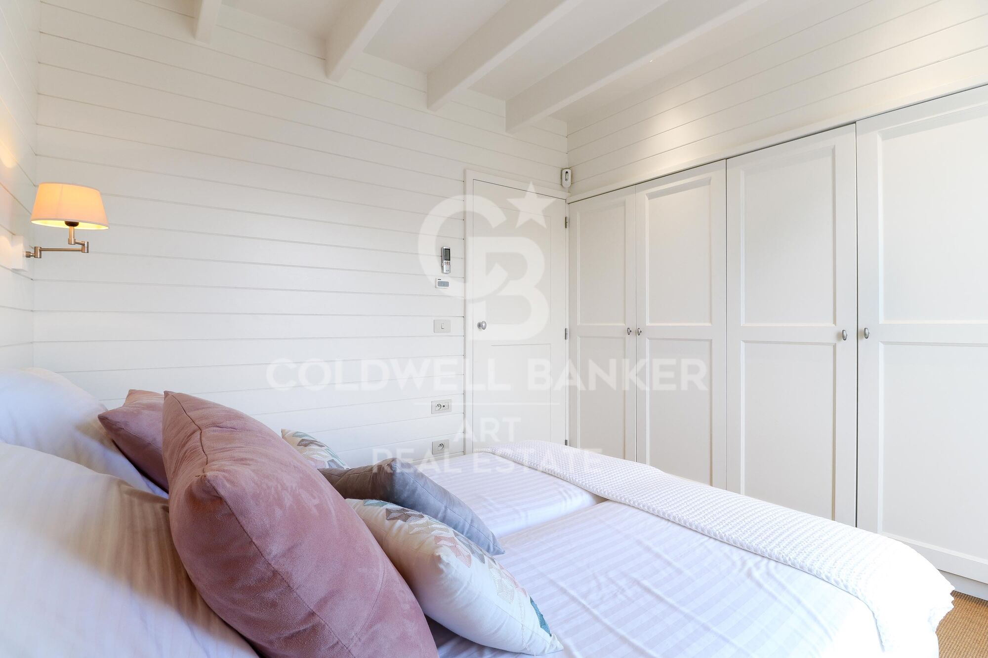 Elegante villa única con vistas al mar en La Alquería, Benahavís