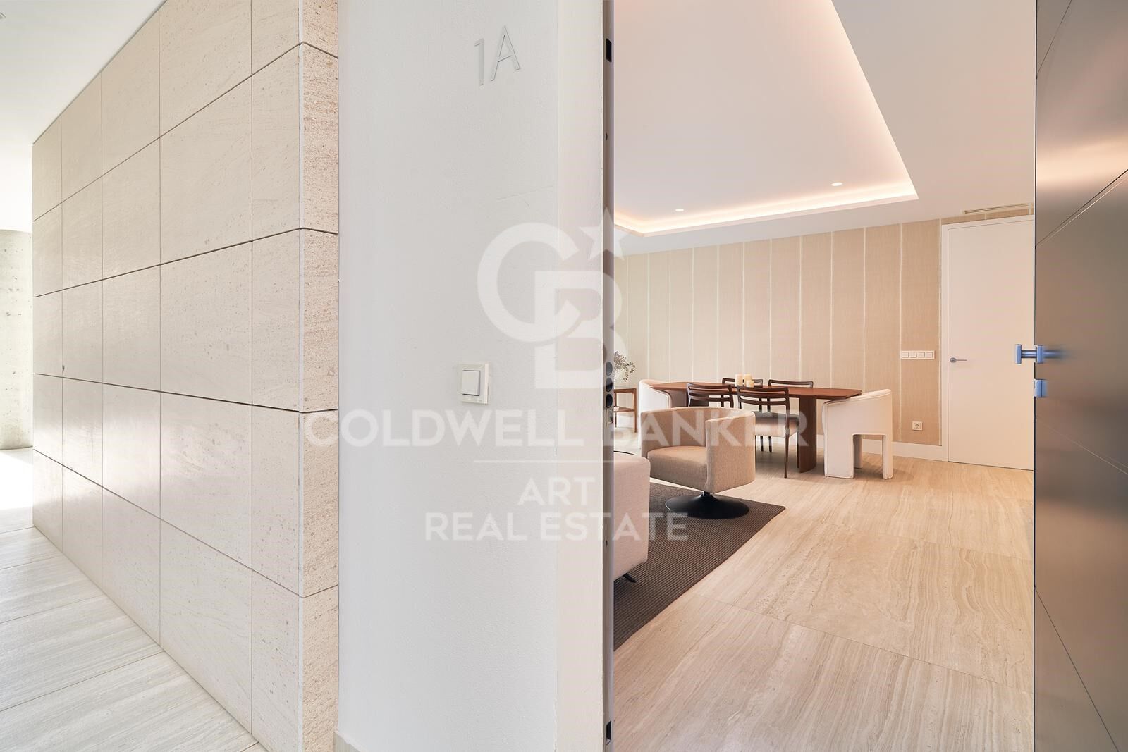 Stunning luxury apartments in a prime location with direct access to the beach, Estepona