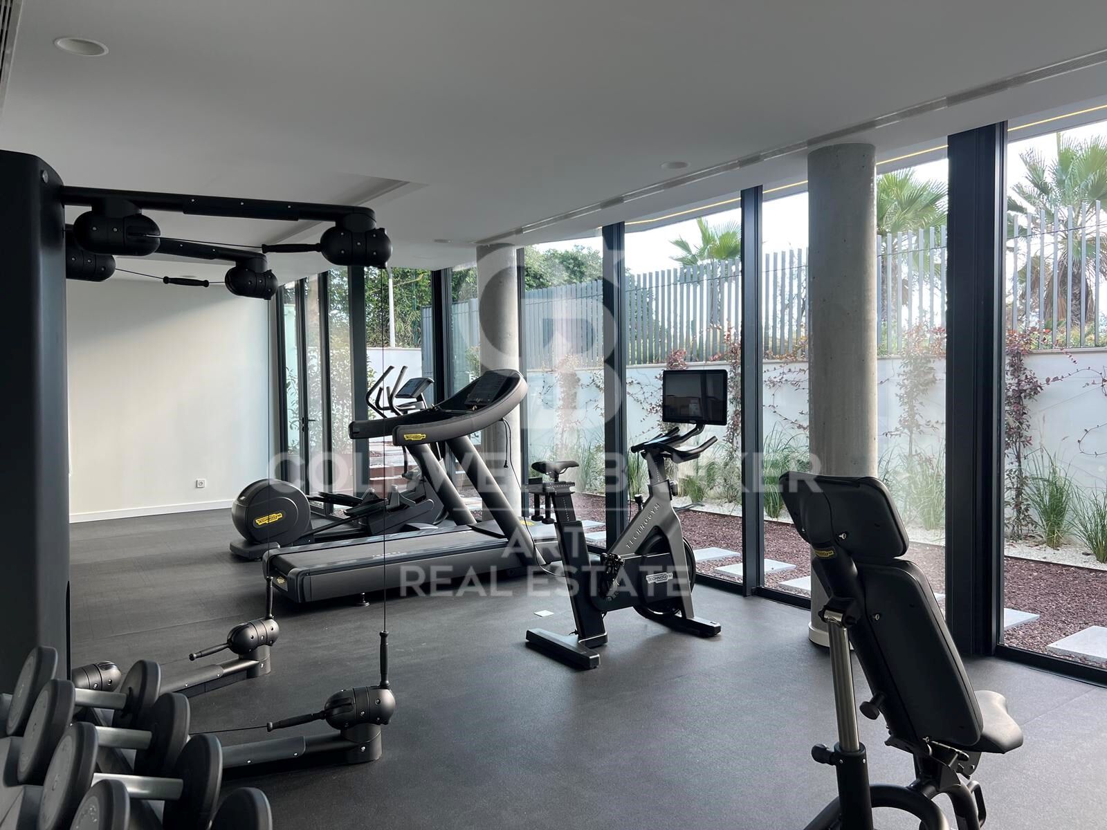 Stunning luxury apartments in a prime location with direct access to the beach, Estepona