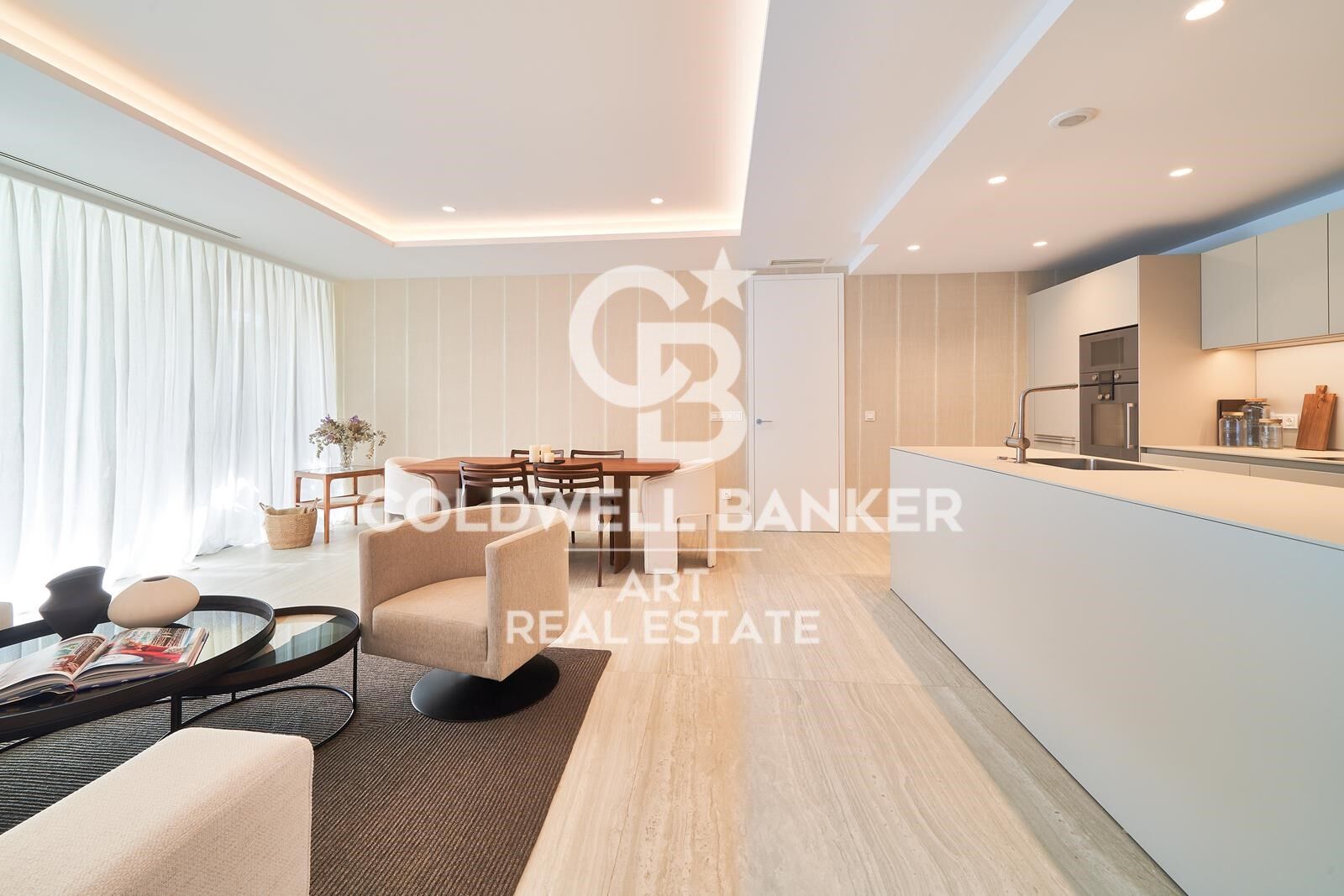 Stunning luxury apartments in a prime location with direct access to the beach, Estepona