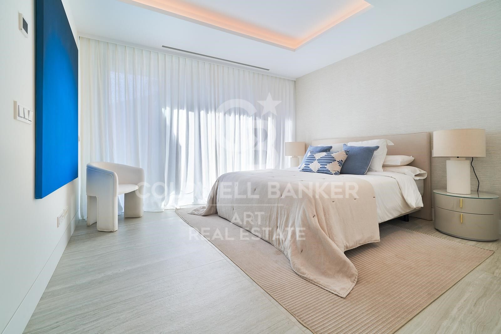 Stunning luxury apartments in a prime location with direct access to the beach, Estepona