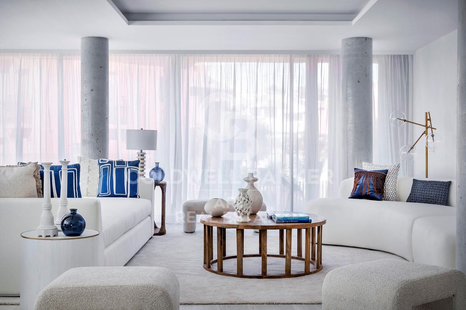 Stunning luxury apartments in a prime location with direct access to the beach, Estepona