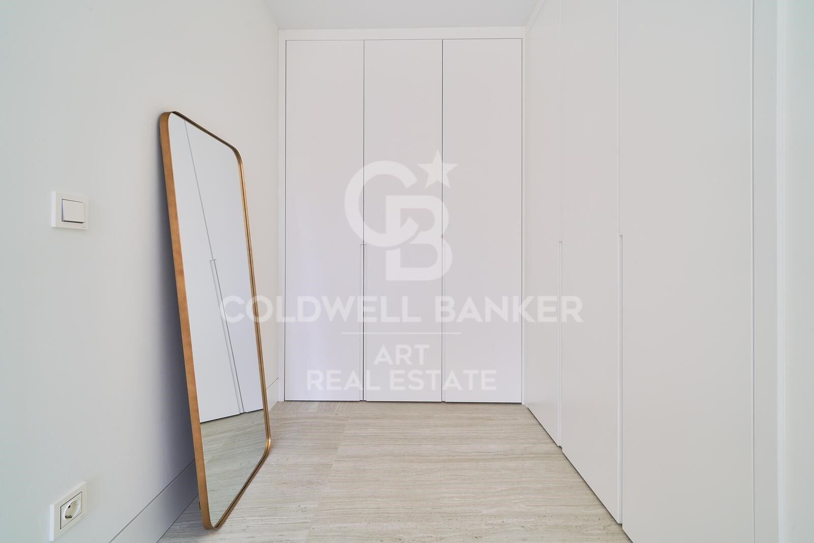 Stunning luxury apartments in a prime location with direct access to the beach, Estepona