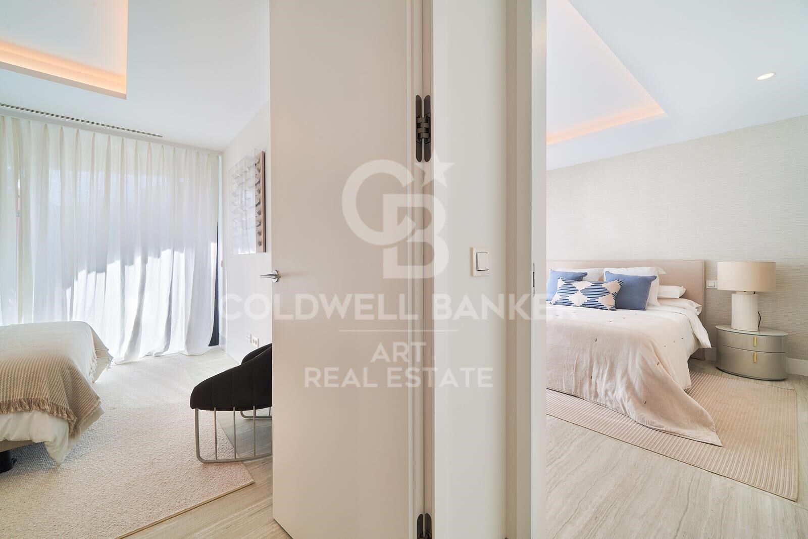Impresionantes apartamentos de lujo en una ubicación privilegiada con acceso directo a la playa, Estepona