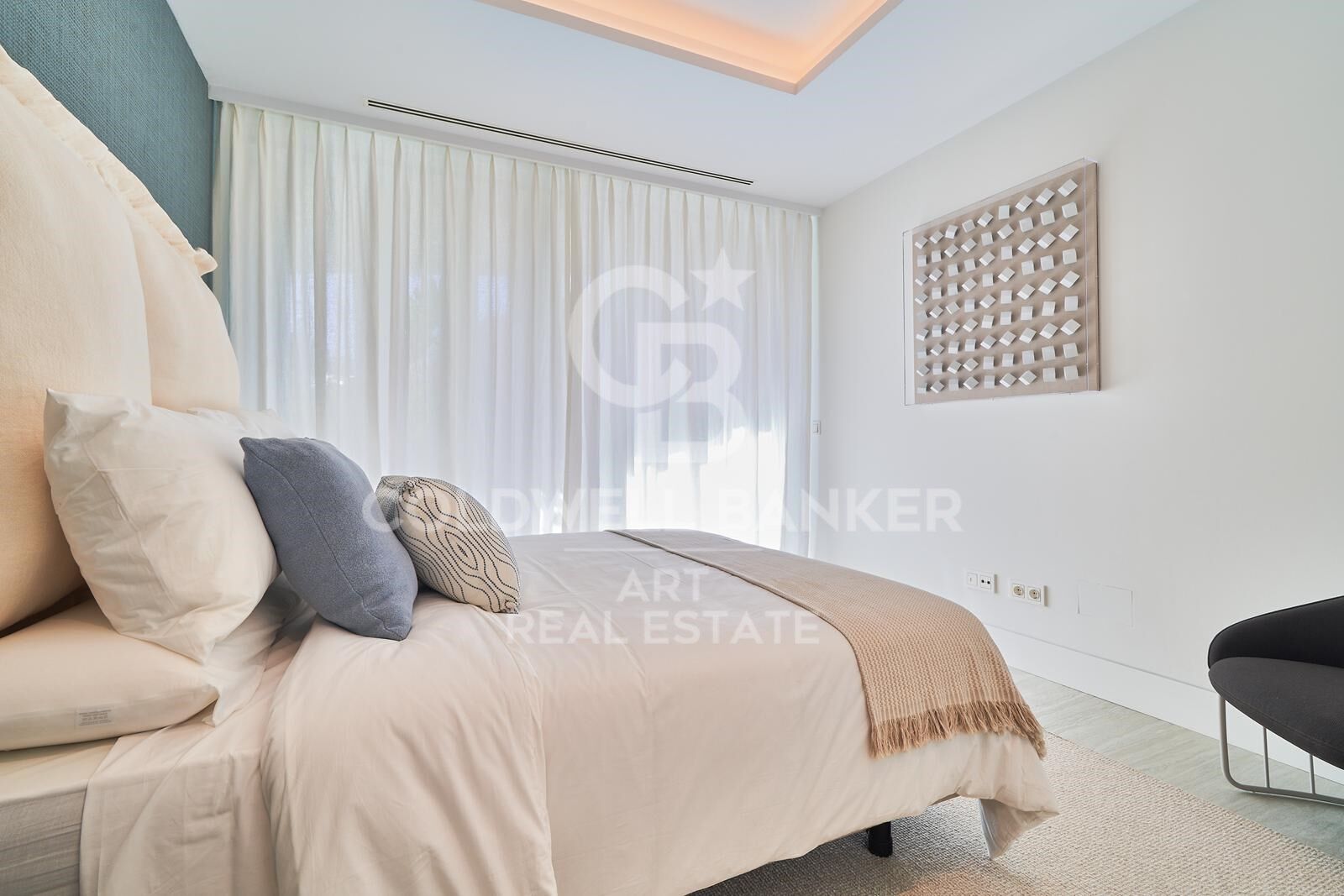 Impresionantes apartamentos de lujo en una ubicación privilegiada con acceso directo a la playa, Estepona