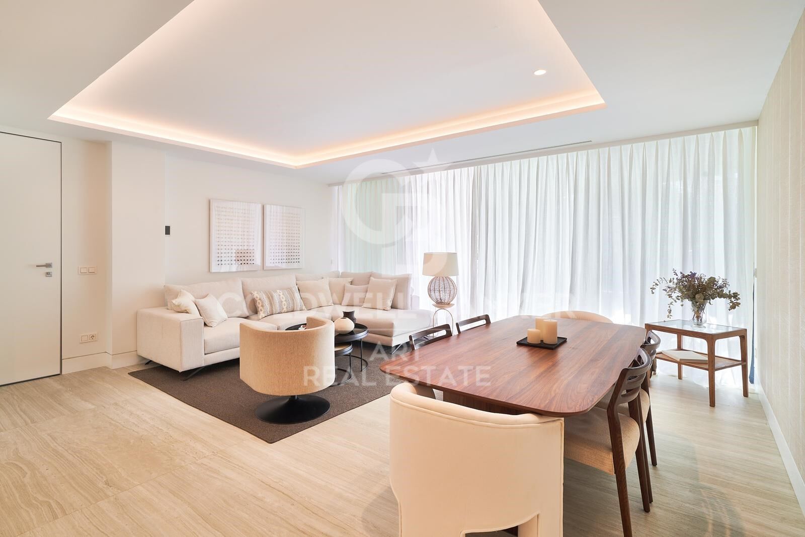 Impresionantes apartamentos de lujo en una ubicación privilegiada con acceso directo a la playa, Estepona