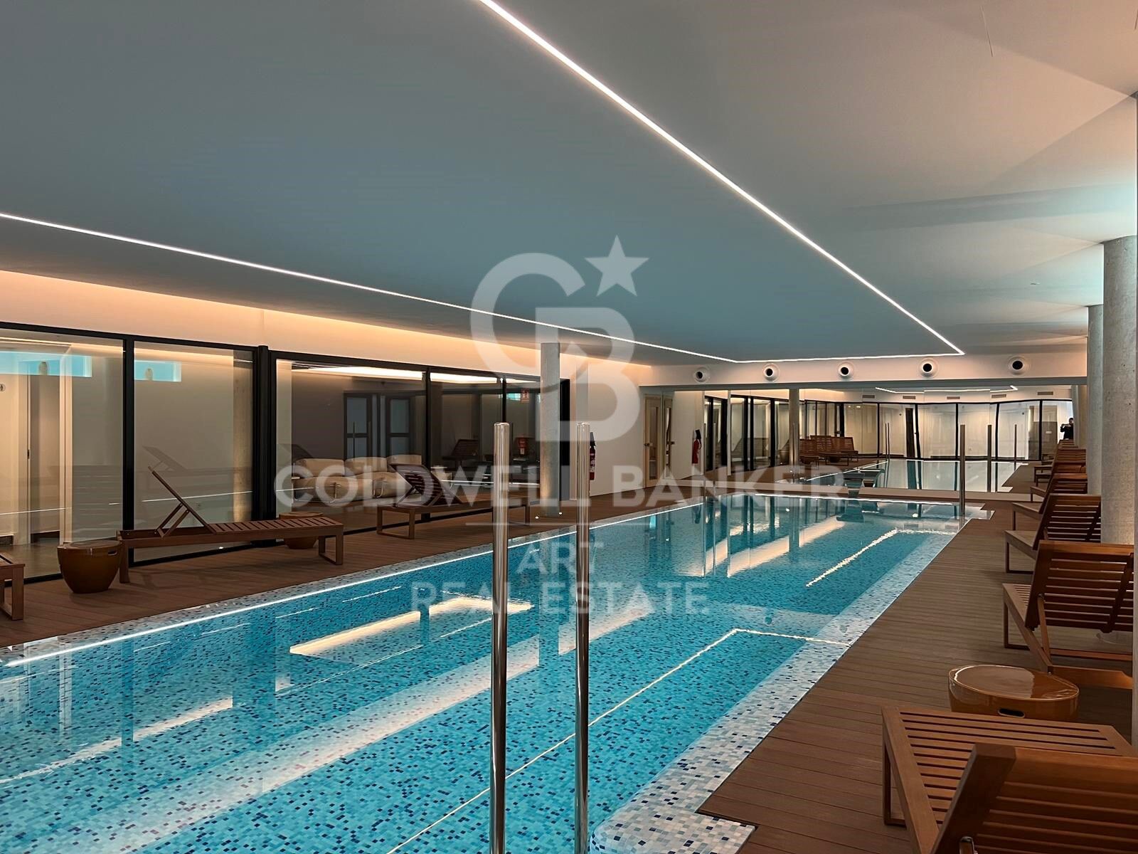 Impresionantes apartamentos de lujo en una ubicación privilegiada con acceso directo a la playa, Estepona