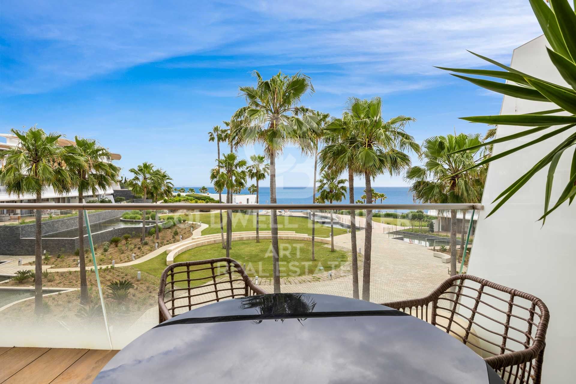 Exquisite frontline beach apartment in Estepona