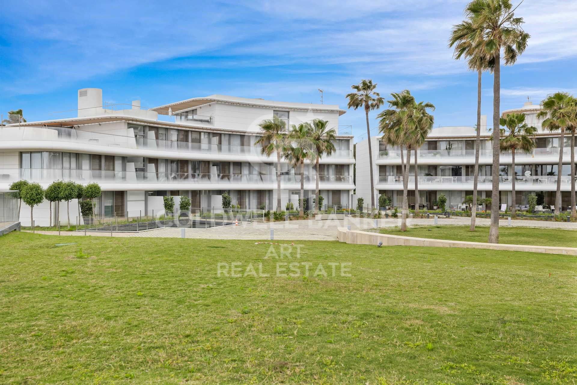 Exquisito apartamento en primera línea de playa en Estepona