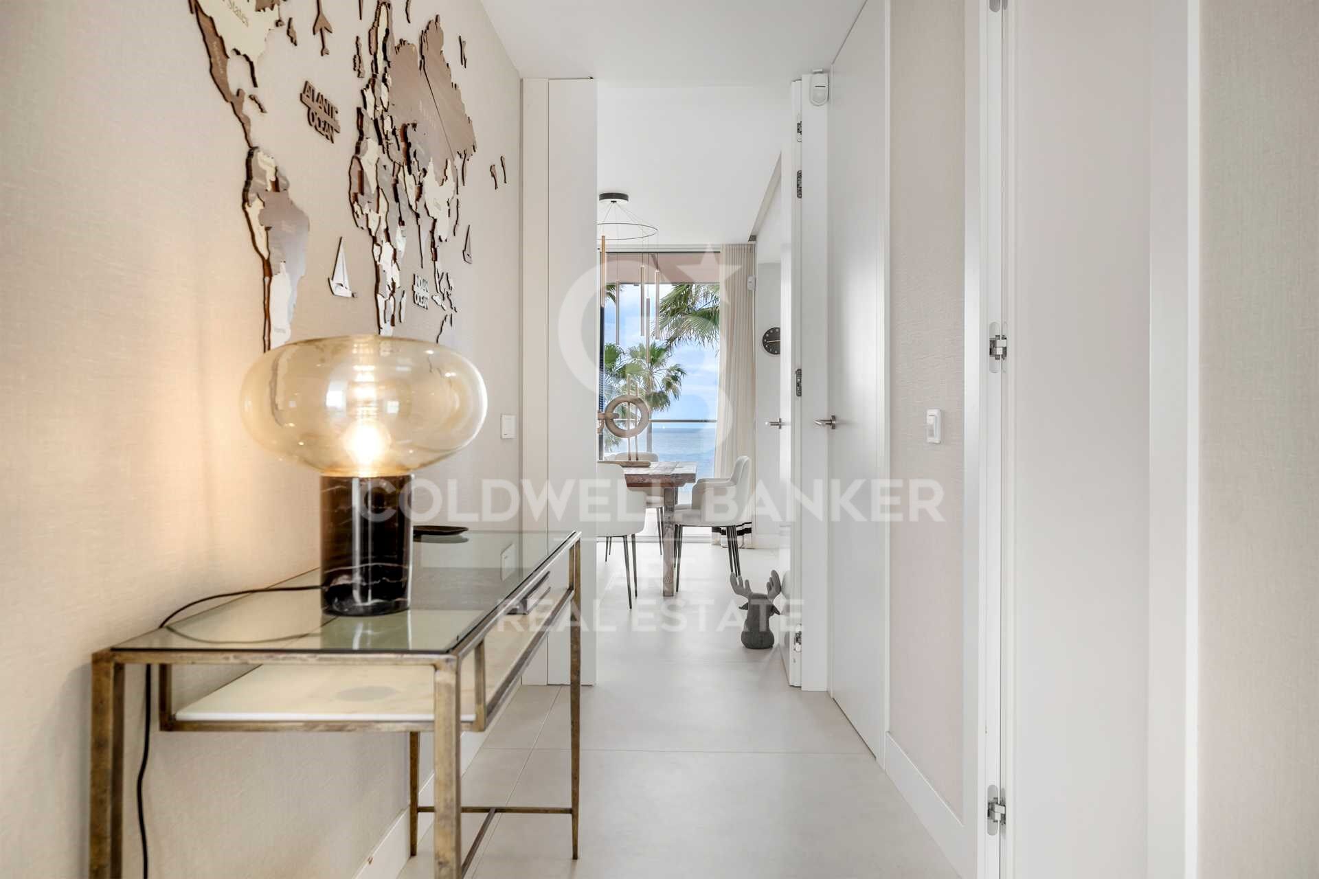 Exquisito apartamento en primera línea de playa en Estepona