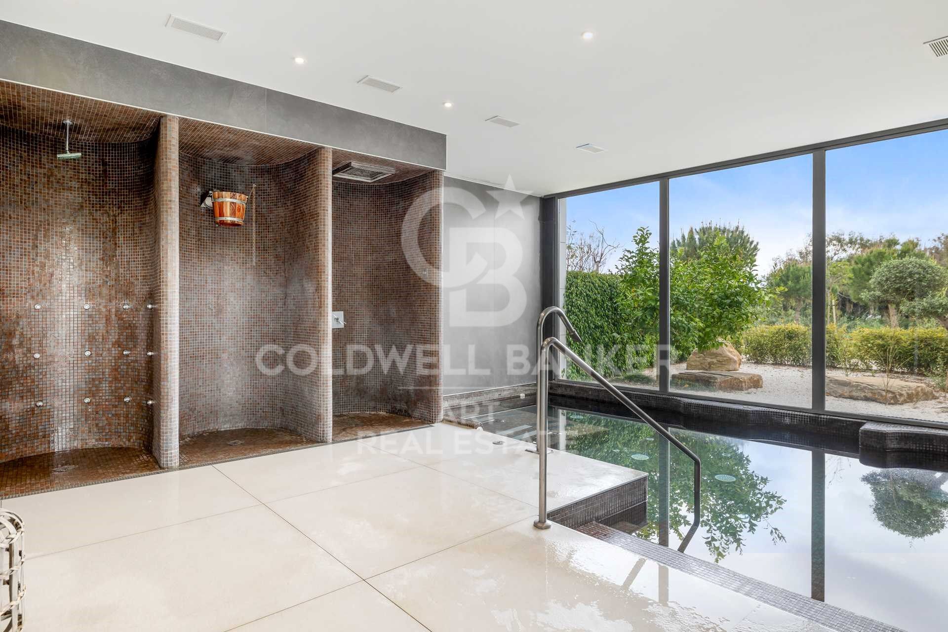 Exquisito apartamento en primera línea de playa en Estepona