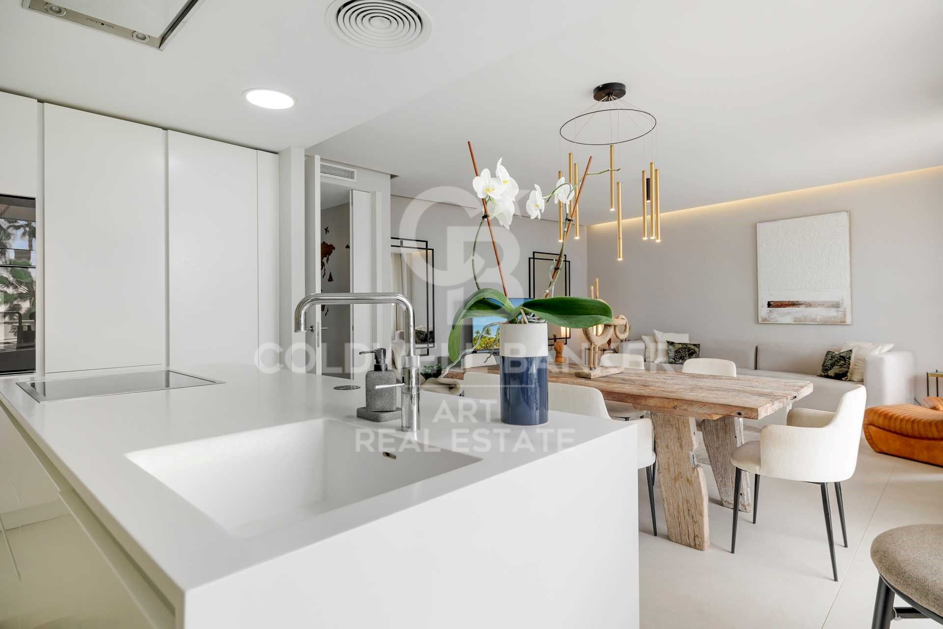 Exquisite frontline beach apartment in Estepona