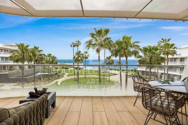 Exquisite frontline beach apartment in Estepona