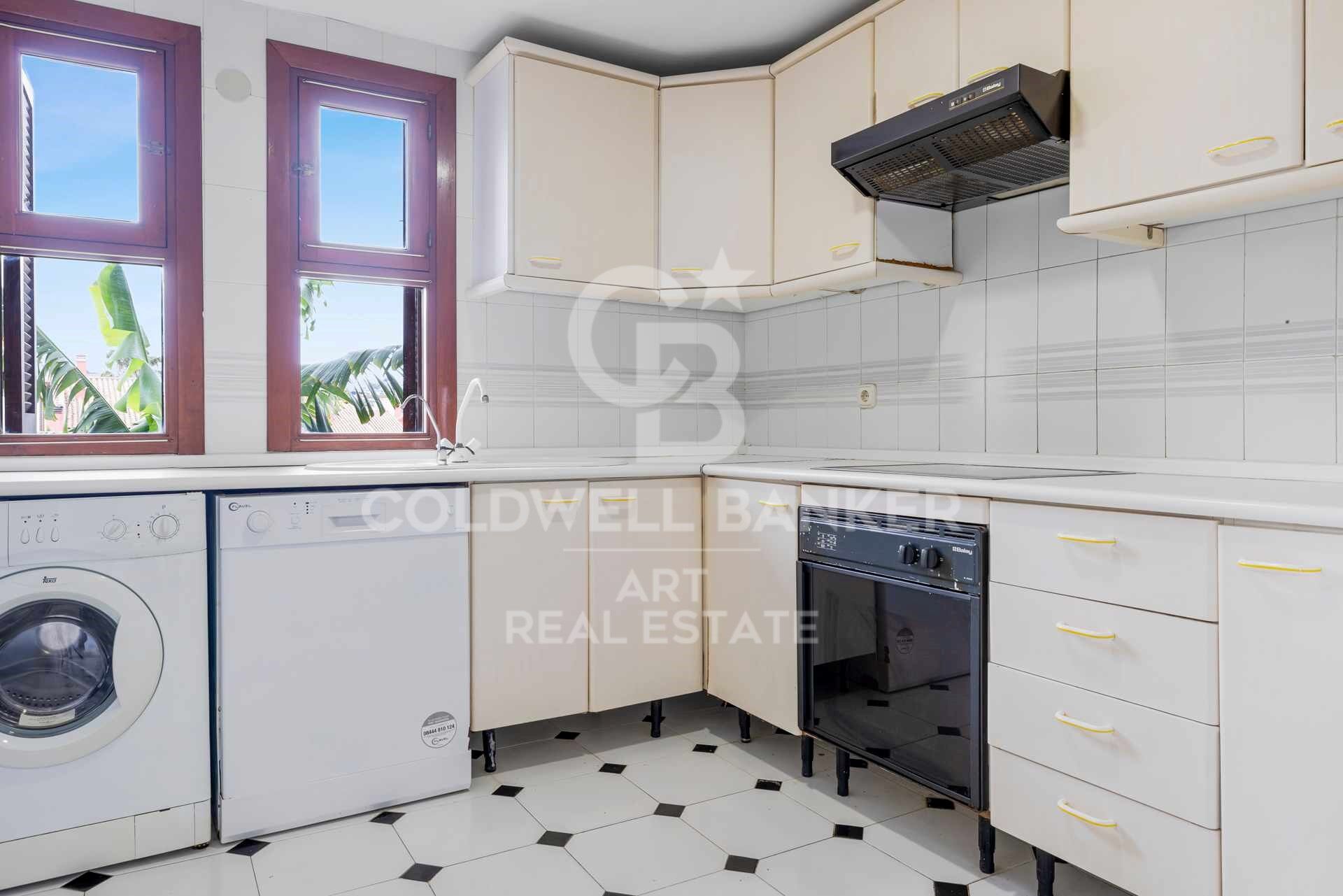 Oportunidad de inversión en urbanización en primera línea de playa, Estepona Oeste