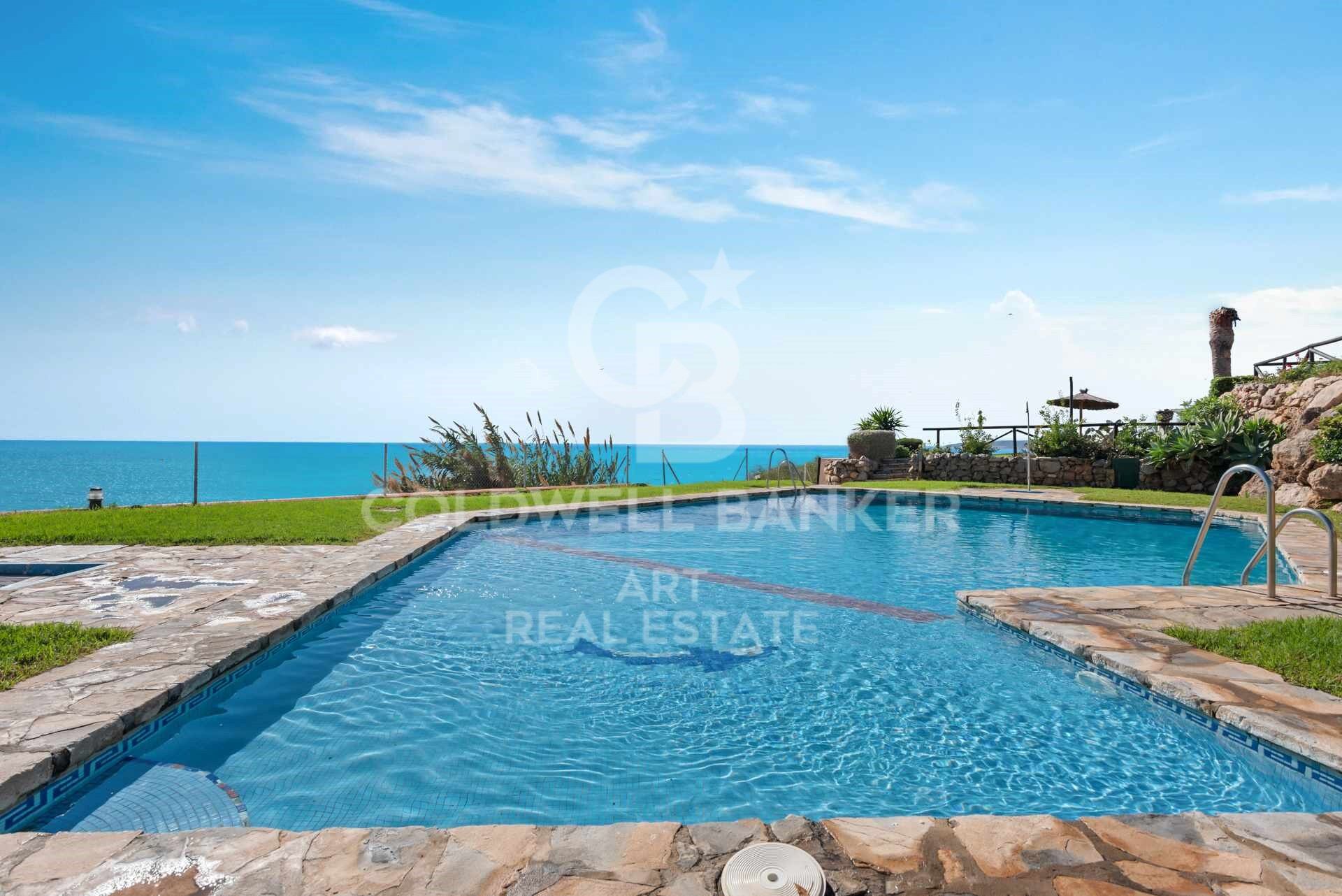 Oportunidad de inversión en urbanización en primera línea de playa, Estepona Oeste