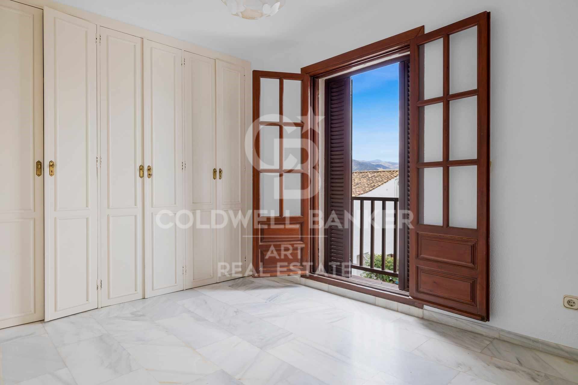 Investment opportunity in frontline beach community, Estepona West