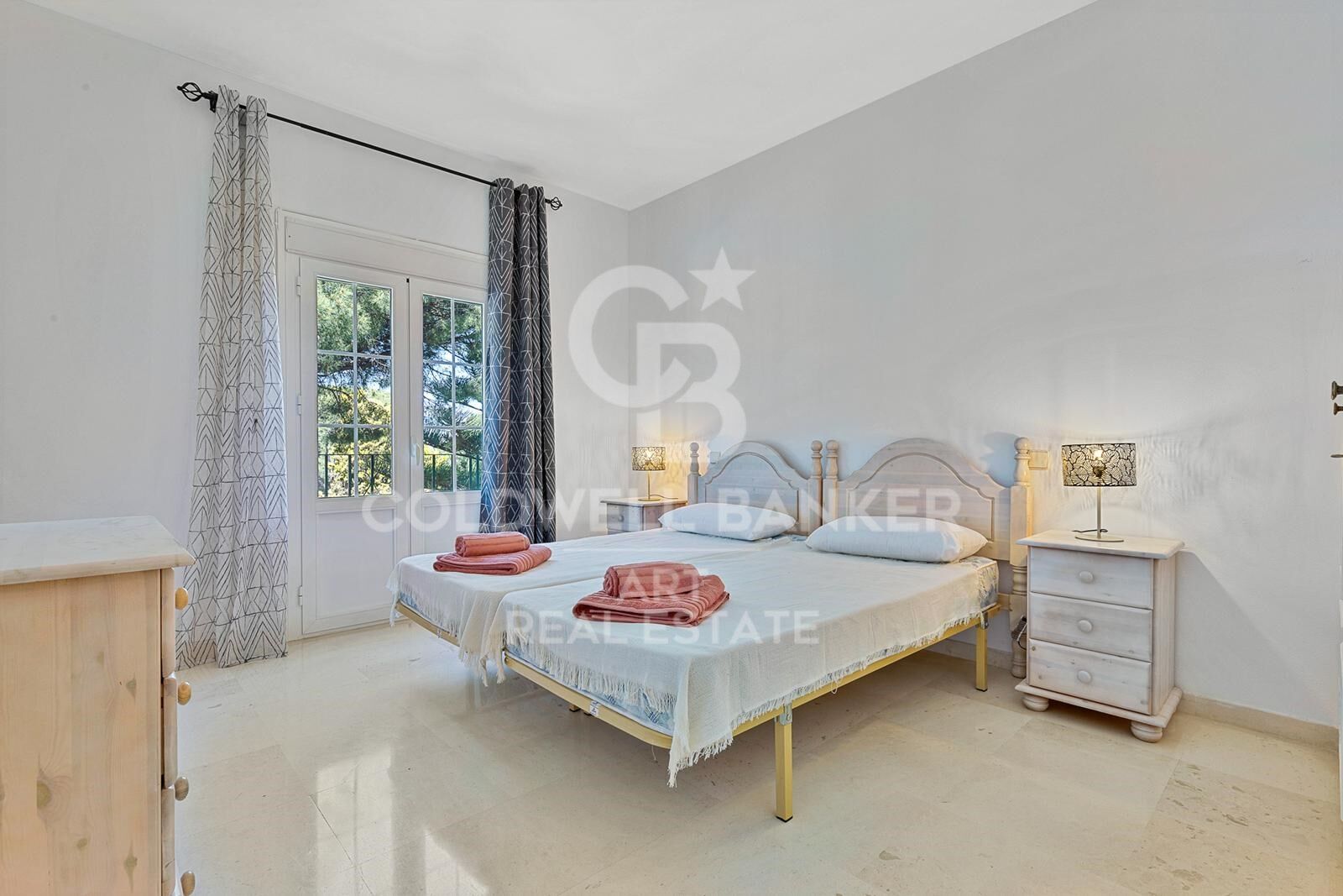 Charming duplex penthouse next to the beach in Estepona