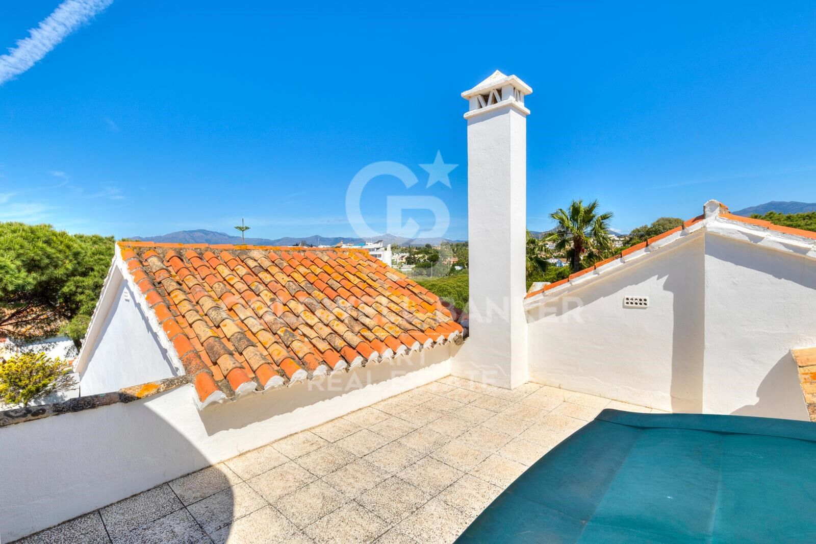 Charming duplex penthouse next to the beach in Estepona