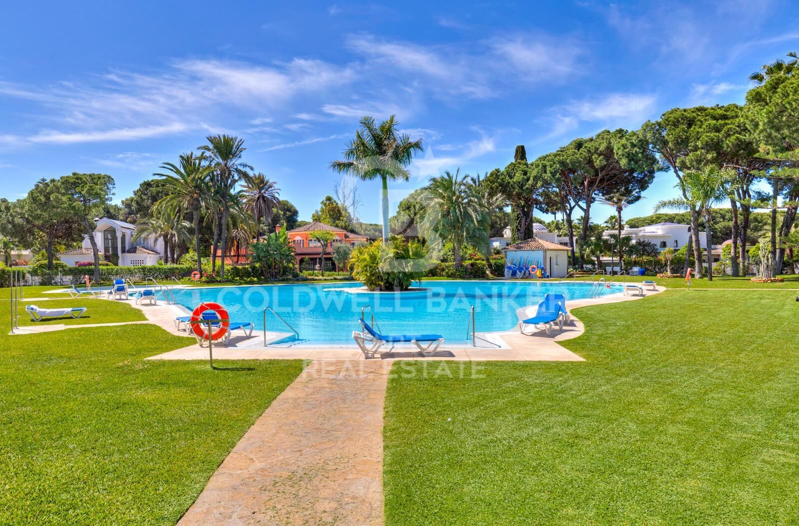 Charming duplex penthouse next to the beach in Estepona