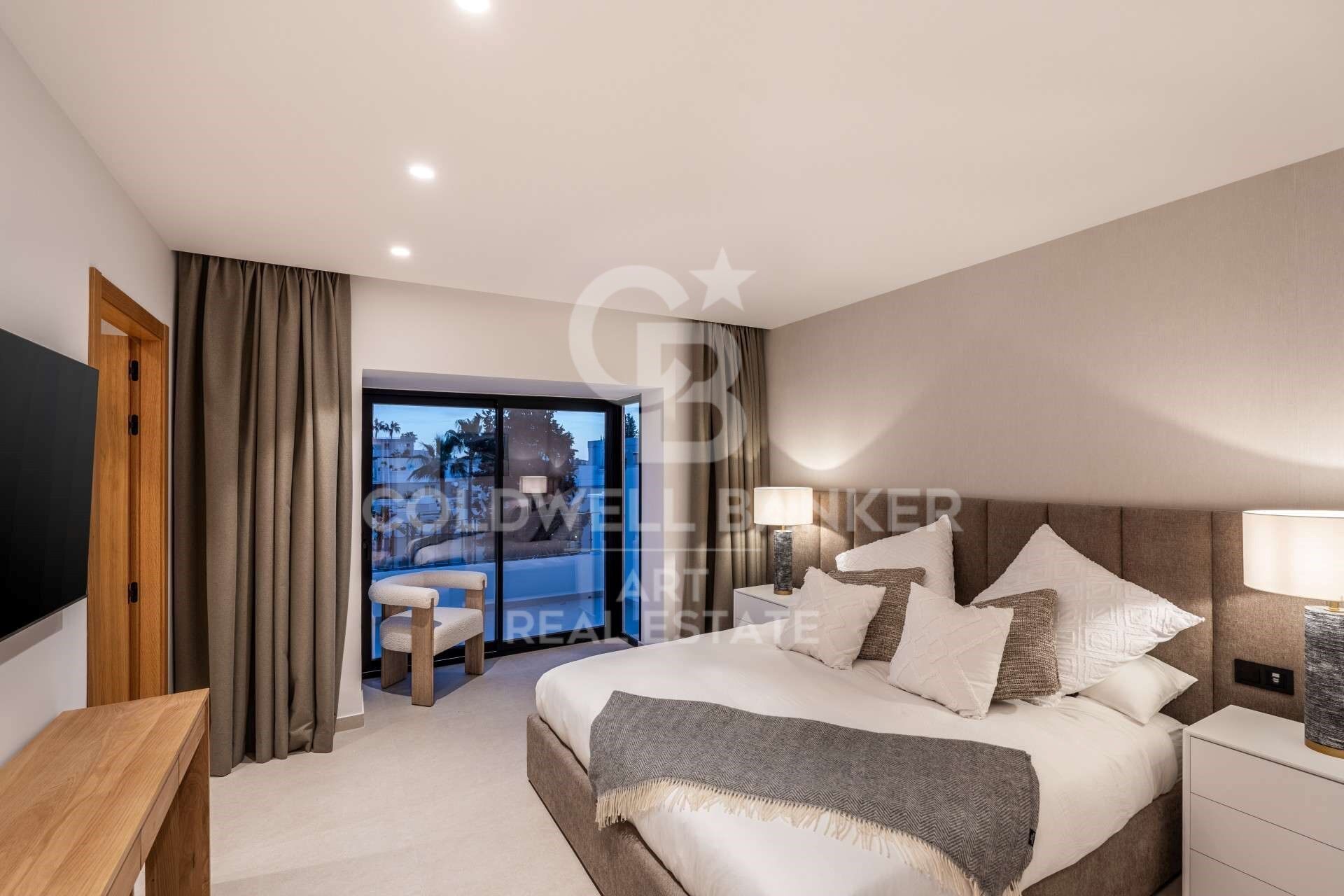 Elegante ático dúplex moderno en el corazón de Nueva Andalucía, Marbella