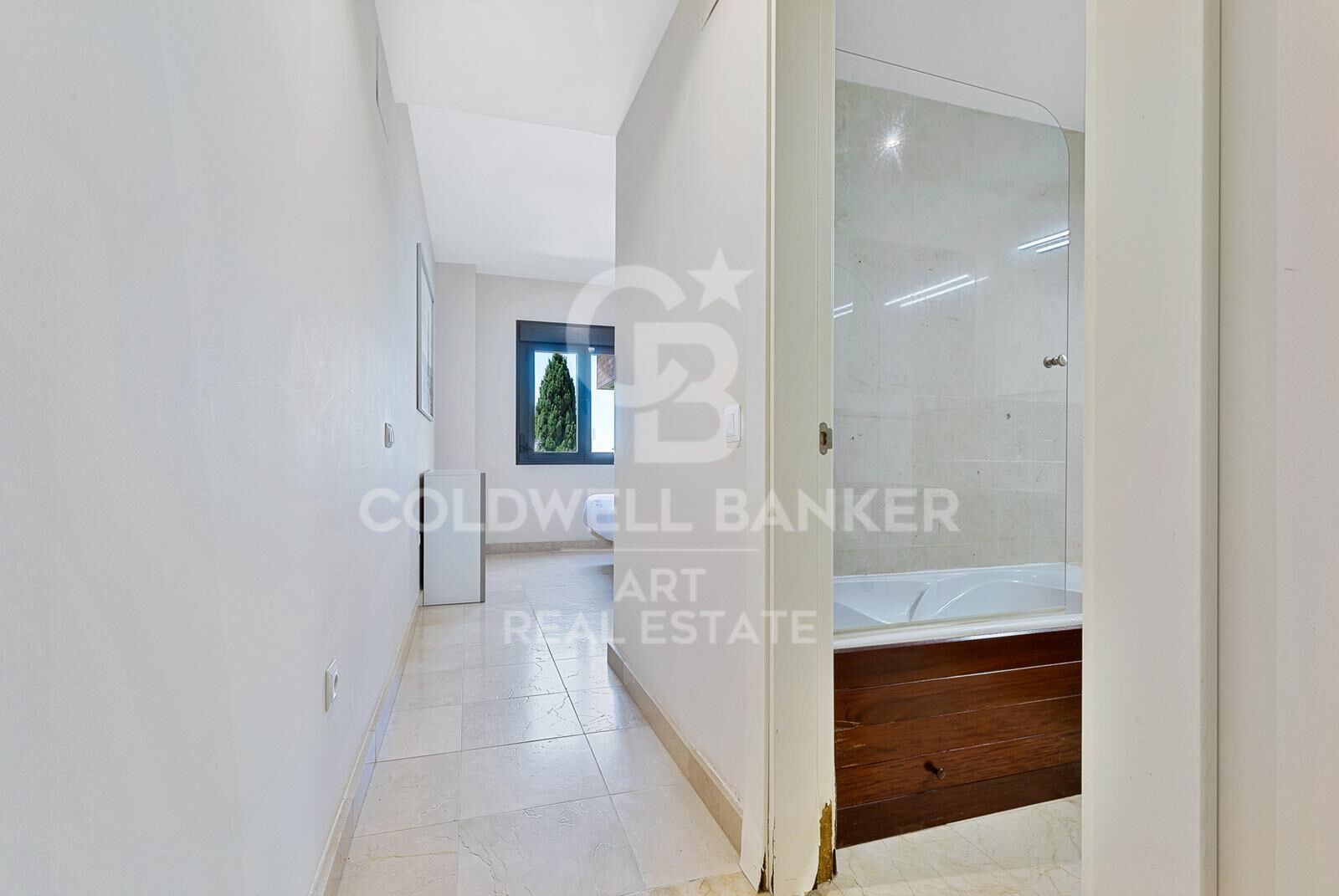 Exclusive flat in Los Flamingos Golf Resort, Estepona, Estepona.