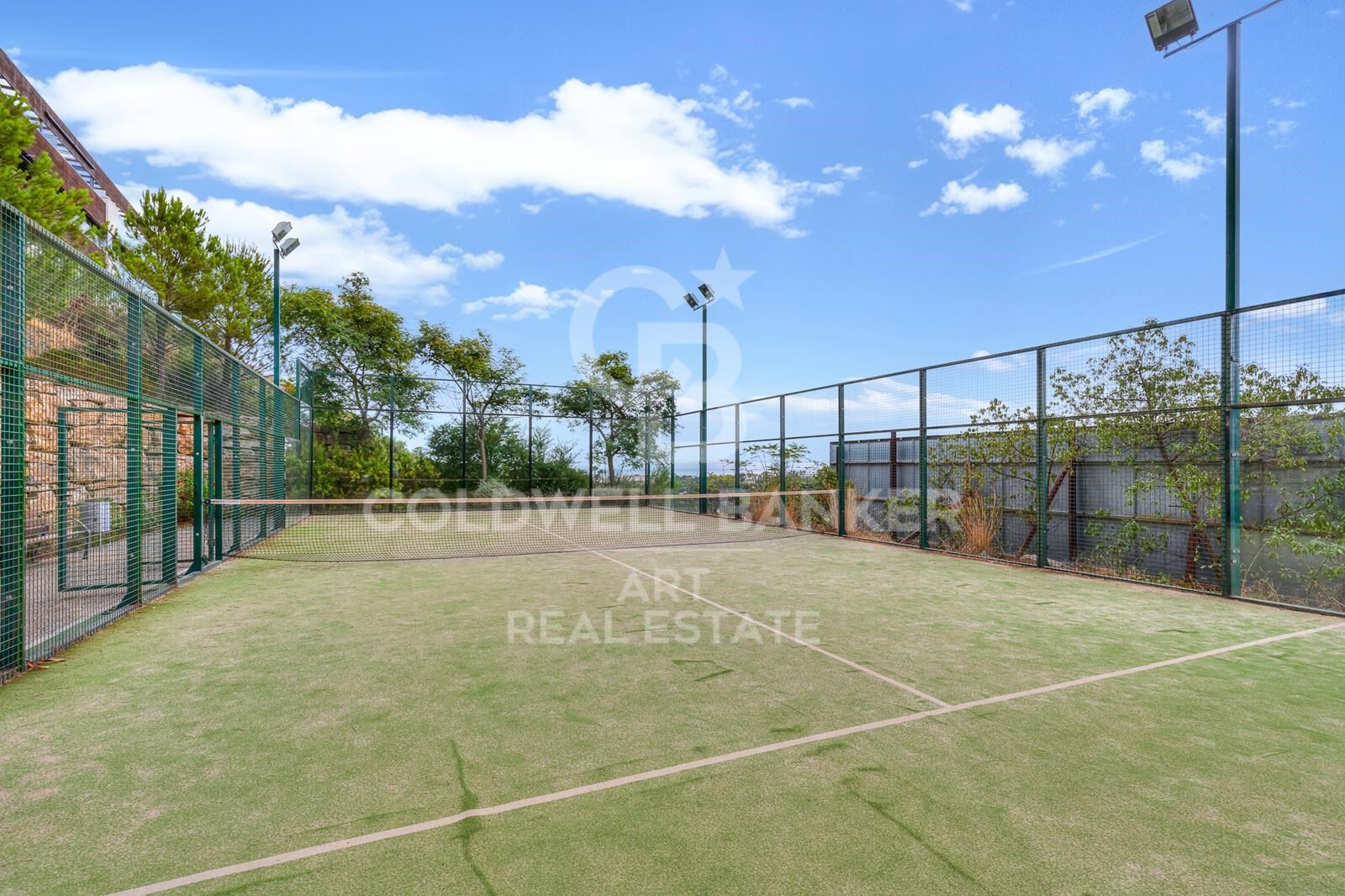 Exclusive flat in Los Flamingos Golf Resort, Estepona, Estepona.