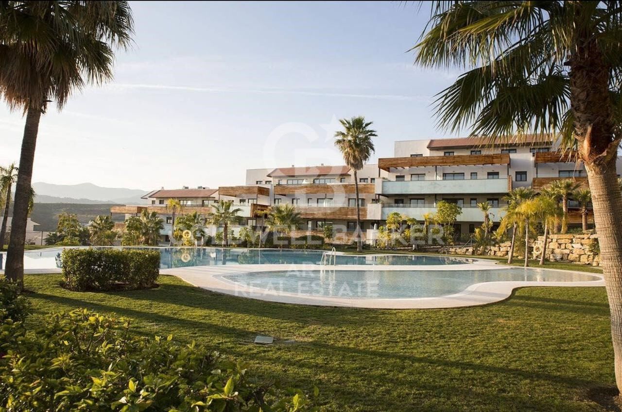 Exclusive flat in Los Flamingos Golf Resort, Estepona, Estepona.