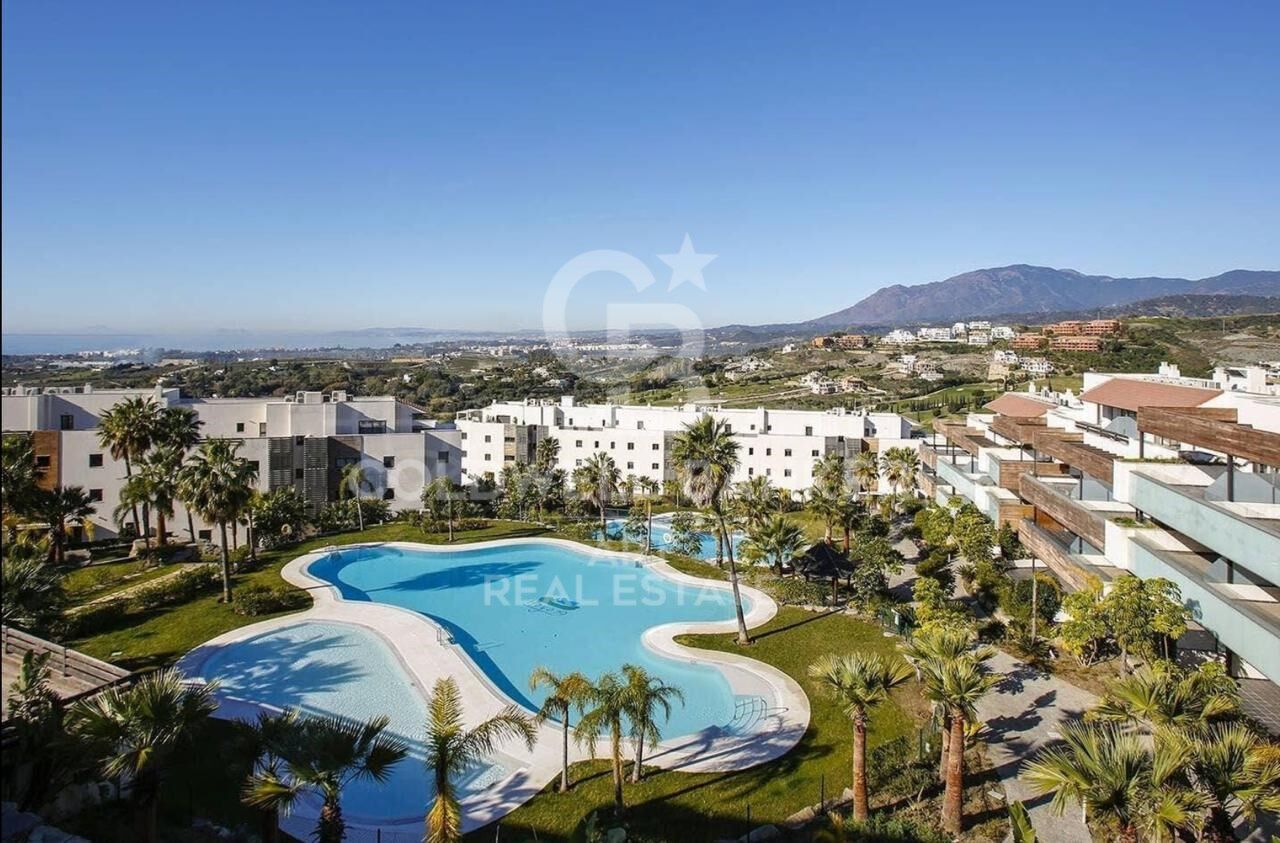 Exclusive flat in Los Flamingos Golf Resort, Estepona, Estepona.