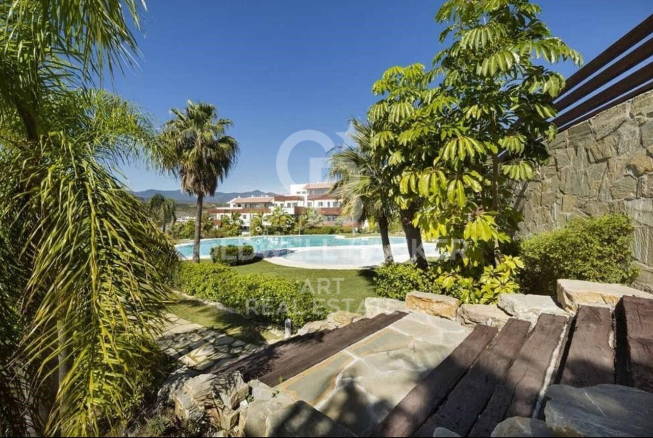 Exclusive flat in Los Flamingos Golf Resort, Estepona, Estepona.