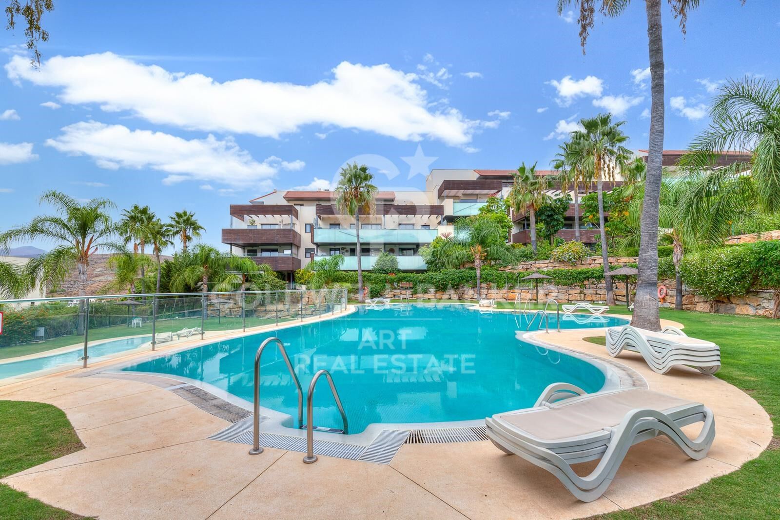 Exclusive flat in Los Flamingos Golf Resort, Estepona, Estepona.
