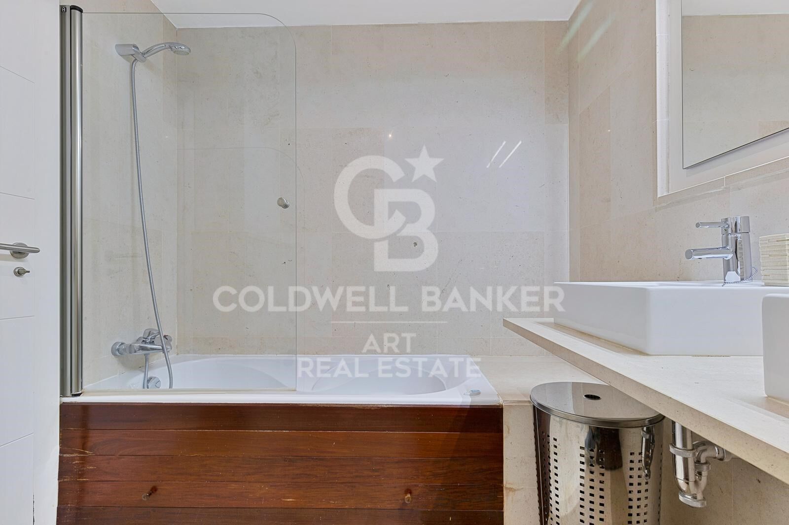 Exclusive flat in Los Flamingos Golf Resort, Estepona, Estepona.