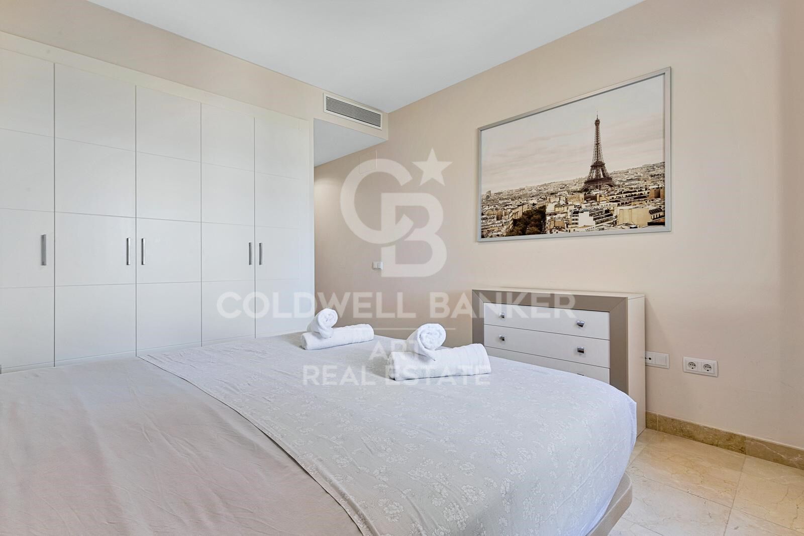 Exclusive flat in Los Flamingos Golf Resort, Estepona, Estepona.